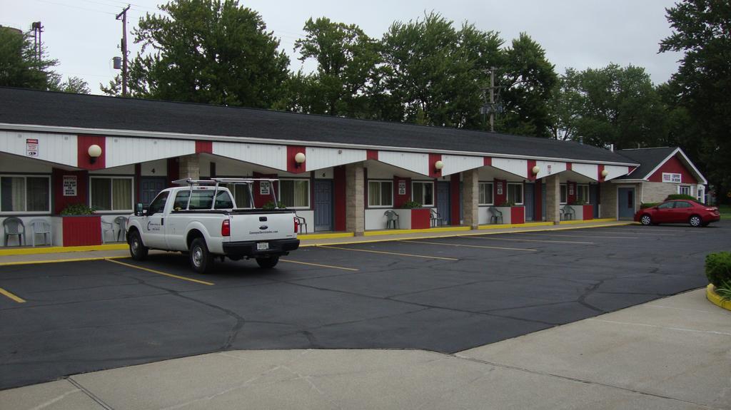 Pinconning Trail Inn Motel Buitenkant foto