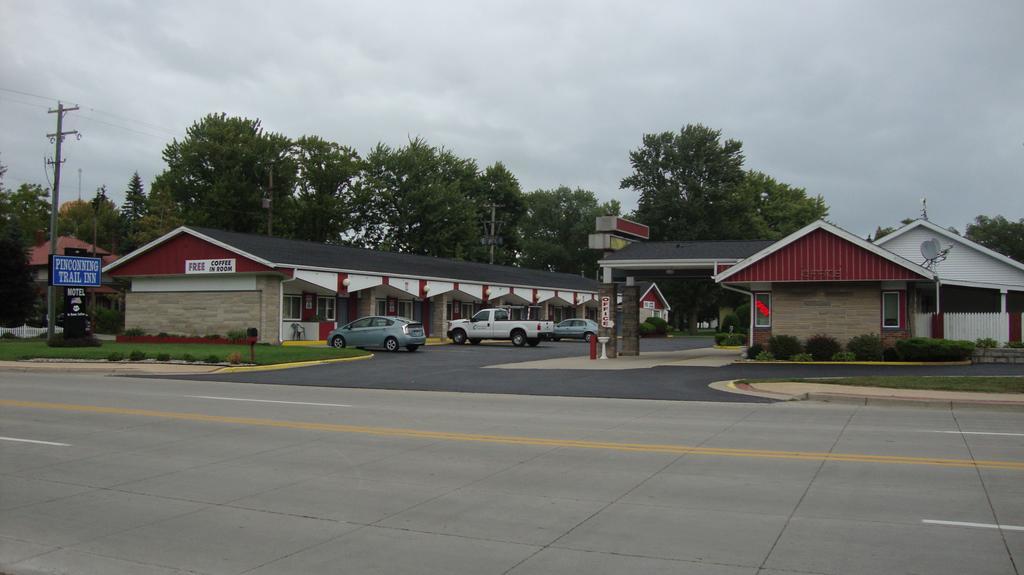 Pinconning Trail Inn Motel Buitenkant foto