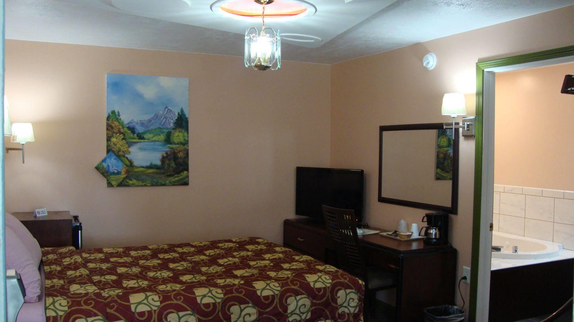 Pinconning Trail Inn Motel Buitenkant foto