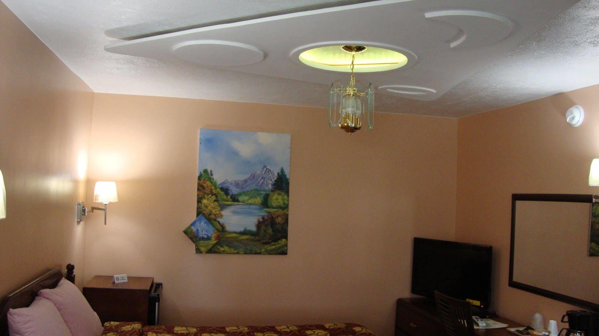 Pinconning Trail Inn Motel Buitenkant foto