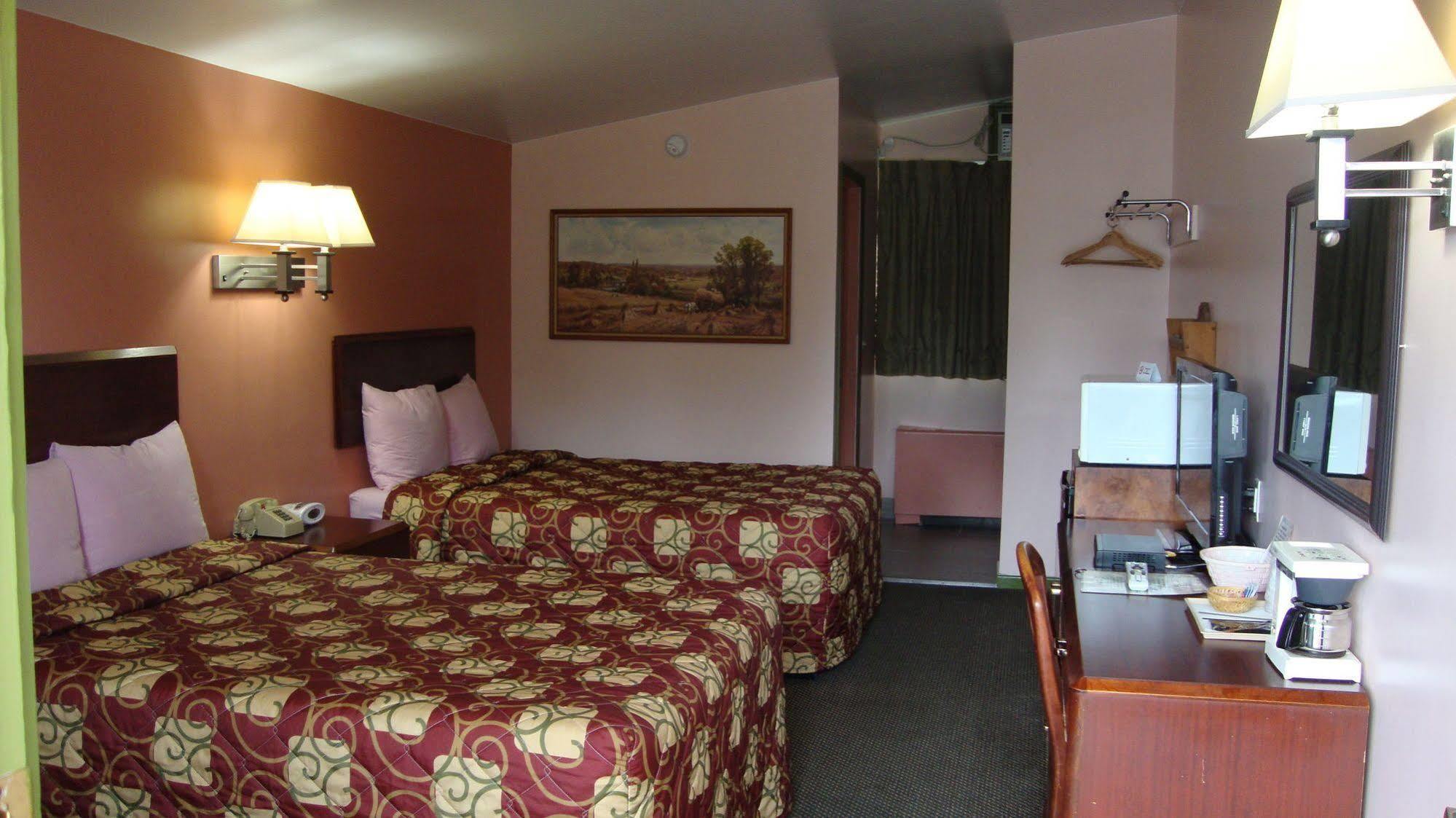 Pinconning Trail Inn Motel Buitenkant foto