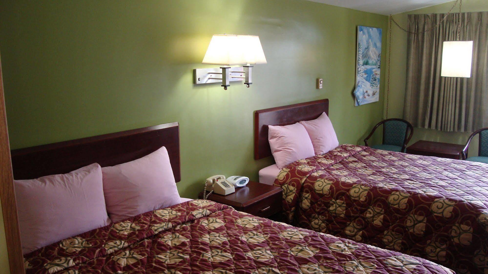 Pinconning Trail Inn Motel Buitenkant foto