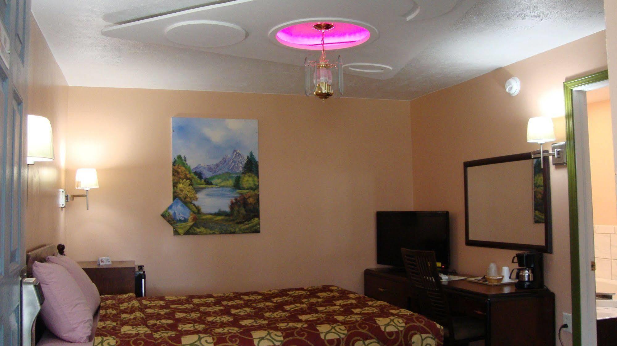 Pinconning Trail Inn Motel Buitenkant foto